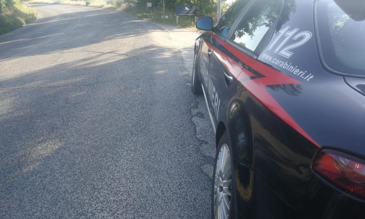 Uno scontro tra un ciclomotore e un'auto: un uomo finisce a Torrette Uno scontro tra un ciclomotore e un'auto: un uomo finisce a Torrette