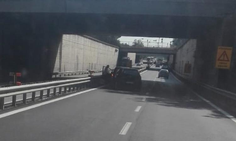Incidente all'altezza di Corridonia, traffico temporaneamente bloccato sulla superstrada Incidente all'altezza di Corridonia, traffico temporaneamente bloccato sulla superstrada