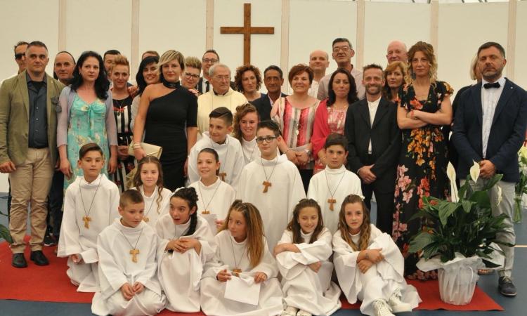 Pieve Torina, celebrate le Prime Comunioni dopo il terremoto Pieve Torina, celebrate le Prime Comunioni dopo il terremoto