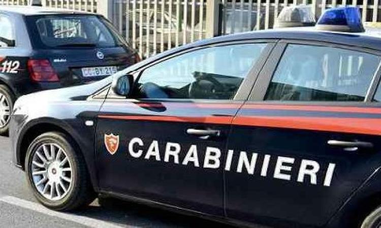 Mogliano, aiuta il figlio a salire sullo scivolo e viene scippata della borsetta: furto a giovane mamma Mogliano, aiuta il figlio a salire sullo scivolo e viene scippata della borsetta: furto a giovane mamma