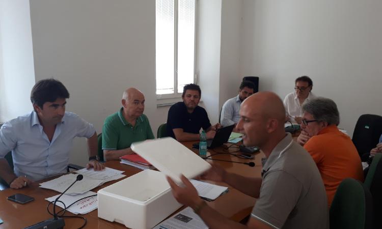Riduzione dei rifiuti plastici in mare, la terza commissione licenzia la legge