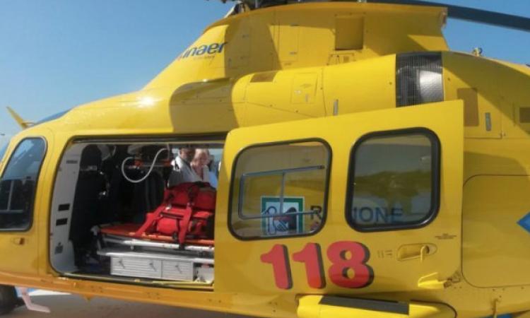 San Severino, con l'auto contro la chiesa: ferito un sacerdote San Severino, con l'auto contro la chiesa: ferito un sacerdote