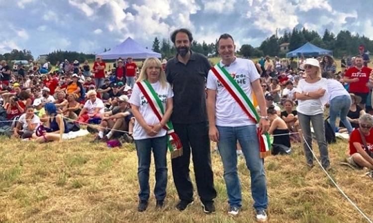 Risorgimarche, la pioggia ferma Simone Cristicchi ma non guasta la festa Risorgimarche, la pioggia ferma Simone Cristicchi ma non guasta la festa