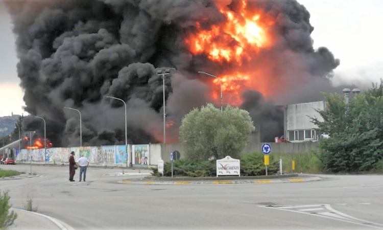Incendio alla Orim, associazione Città in Comune: "Lavoro e salute al primo posto"