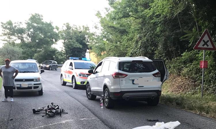 Ciclista investito da un'auto: è stato trasportato a Torrette - FOTO Ciclista investito da un'auto: è stato trasportato a Torrette - FOTO