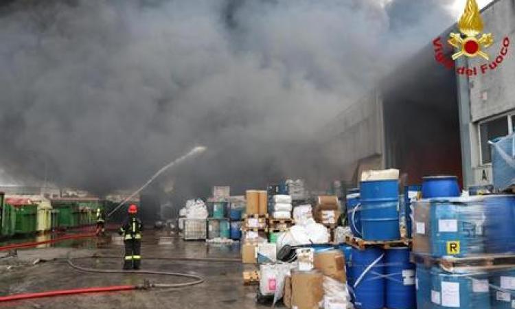 Incendio Orim, Asur: "Le analisi sull'aria non destano preoccupazione" Incendio Orim, Asur: "Le analisi sull'aria non destano preoccupazione"
