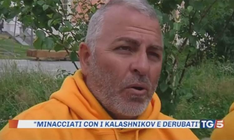 Dalle Marche al Giappone con il quad, ma il viaggio s'interrompe con i Kalashnikov puntati addosso - VIDEO Dalle Marche al Giappone con il quad, ma il viaggio s'interrompe con i Kalashnikov puntati addosso - VIDEO