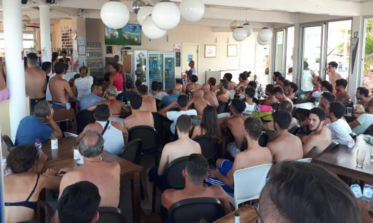 Civitanova, assalto agli stabilmenti balneari per la finale mondiale Civitanova, assalto agli stabilmenti balneari per la finale mondiale
