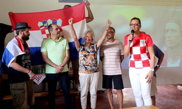 Da tutta Europa alla cantina Volverino di Mogliano per tifare Croazia - FOTO Da tutta Europa alla cantina Volverino di Mogliano per tifare Croazia - FOTO