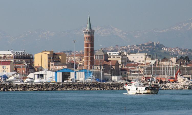 Civitanova, domani 18 luglio la Piccola Ribalta porta in scena Moby Dick nell'area portuale