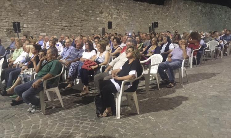 Applausi a San Severino per la commedia della compagnia "La Terra dei Fioretti"