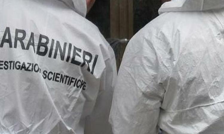 Torna a pranzo e trova la moglie sgozzata Torna a pranzo e trova la moglie sgozzata