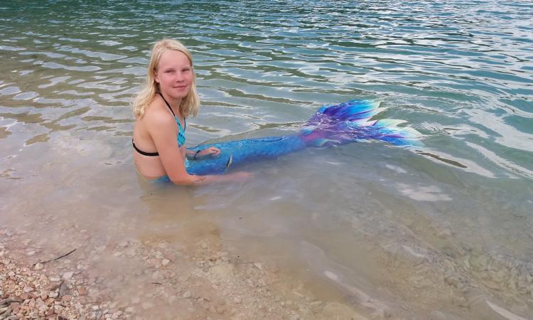 Avvistata una sirena al Lago di Fiastra: il mitologico viaggio di Giorgio e di sua figlia Anastasia Avvistata una sirena al Lago di Fiastra: il mitologico viaggio di Giorgio e di sua figlia Anastasia