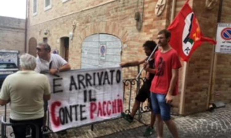 Sit-in degli studenti: "Diciamo no a Salvini e alla sua politica" Sit-in degli studenti: "Diciamo no a Salvini e alla sua politica"