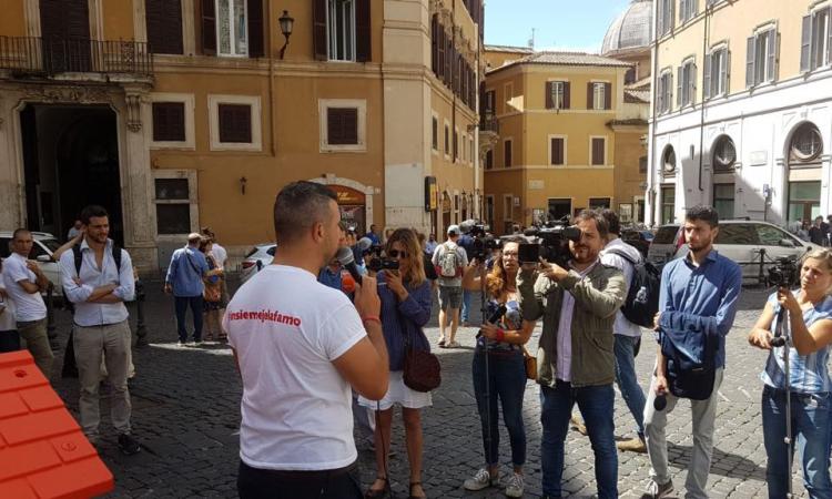 Sisma, sit-in a Montecitorio: "Ci aspettavamo più coraggio. Il Governo passi ai fatti" - FOTO