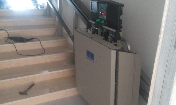 Lavori per l'abbattimento delle barriere architettoniche alla scuola media di Potenza Picena