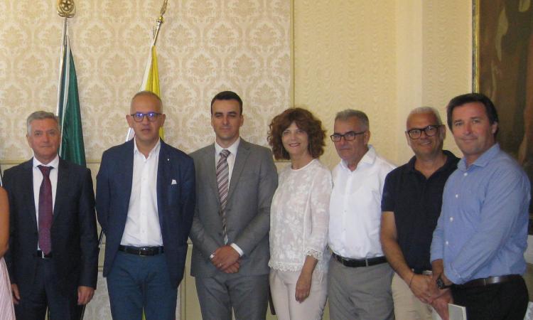 Civitanova, l’Amministrazione comunale accoglie la delegazione di Sebenico giunta per la regata Civitanova, l’Amministrazione comunale accoglie la delegazione di Sebenico giunta per la regata