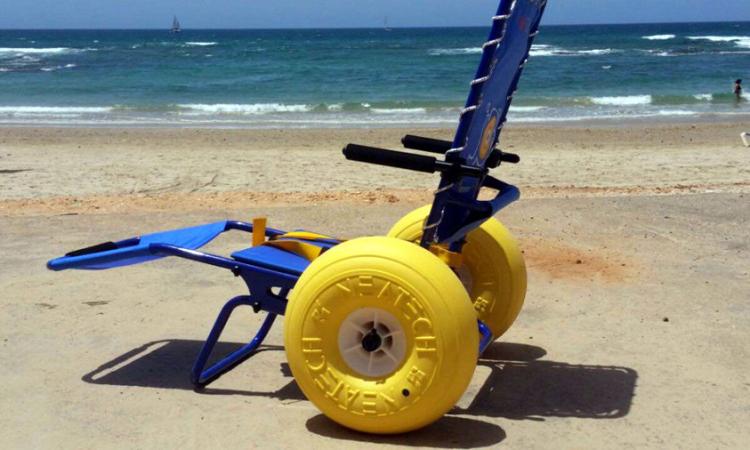 Civitanova, in spiaggia senza barriere: disponibili gratuitamente speciali sedie a rotelle Civitanova, in spiaggia senza barriere: disponibili gratuitamente speciali sedie a rotelle