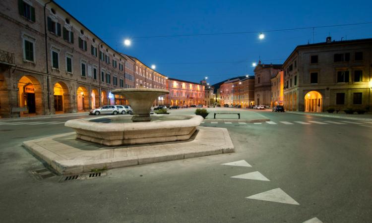 Terremoto: in piazza a San Severino l'Associazione 108 a favore della casa di riposo "Lazzarelli"