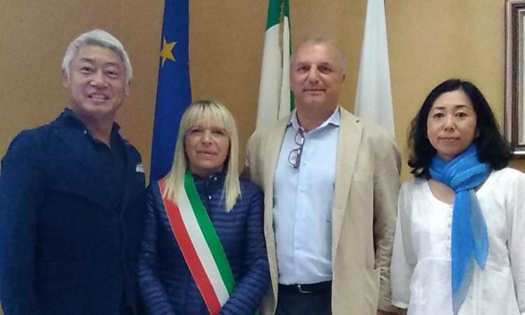 L’imprenditore Toshiyuki Takanami, patrono di Quals, in visita a San Severino L’imprenditore Toshiyuki Takanami, patrono di Quals, in visita a San Severino