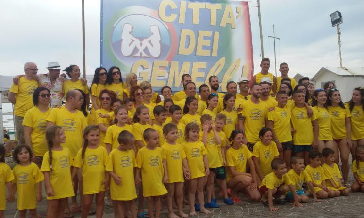 La pioggia non ferma il 17° raduno nazionale dei gemelli a Porto Recanati