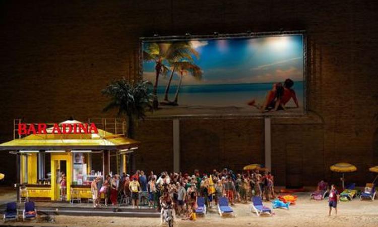 L'Elisir d'amore di Michieletto si sposta in spiaggia