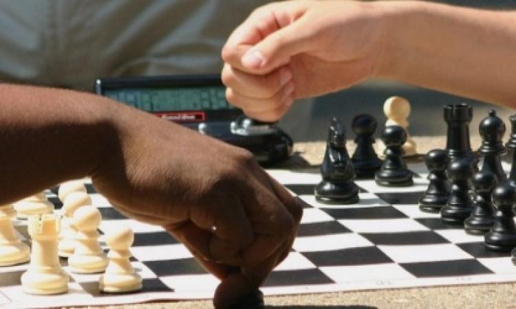 Lezioni di scacchi, il circolo di Recanati appassiona grandi e piccini