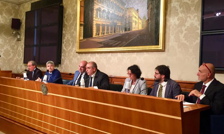 Gas radon, i geologi: è la seconda causa di tumore ai polmoni dopo il fumo Gas radon, i geologi: è la seconda causa di tumore ai polmoni dopo il fumo