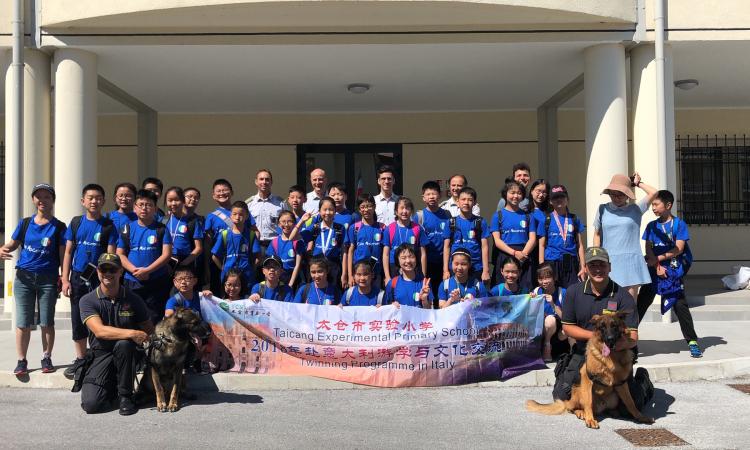 Da Taicang, in Cina, a Macerata: visita al Comando Provinciale della Guardia di Finanza Da Taicang, in Cina, a Macerata: visita al Comando Provinciale della Guardia di Finanza