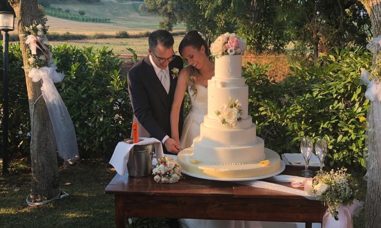 Maria Giulia ha detto sì: si è sposata la figlia dell'indimenticato Ulderico Salvi Maria Giulia ha detto sì: si è sposata la figlia dell'indimenticato Ulderico Salvi