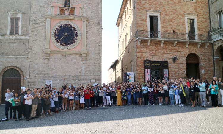 Ventinove nazioni in piazza a Macerata: 140 studenti per una settimana ospiti di Unimc Ventinove nazioni in piazza a Macerata: 140 studenti per una settimana ospiti di Unimc