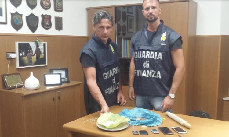 Appena arrivato all'Hotel House aveva in casa 120 grammi di eroina pura: arrestato dalla Finanza