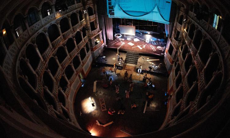 Torna in scena We Can Be Waves al Teatro Lauro Rossi Torna in scena We Can Be Waves al Teatro Lauro Rossi