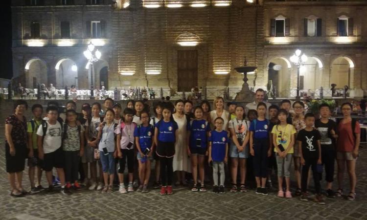 Taicang incontra Treia ed è subito amore per il bracciale