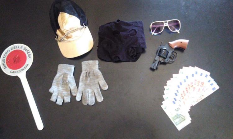 Far west a Porto Potenza, rapina un market armato di pistola: arrestato grazie a due dipendenti