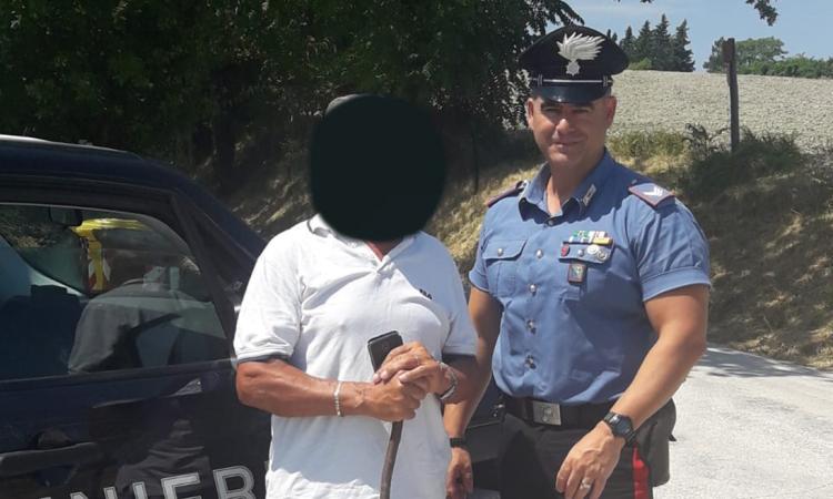 Cingoli, si perde nel bosco: ritrovato dai carabinieri Cingoli, si perde nel bosco: ritrovato dai carabinieri