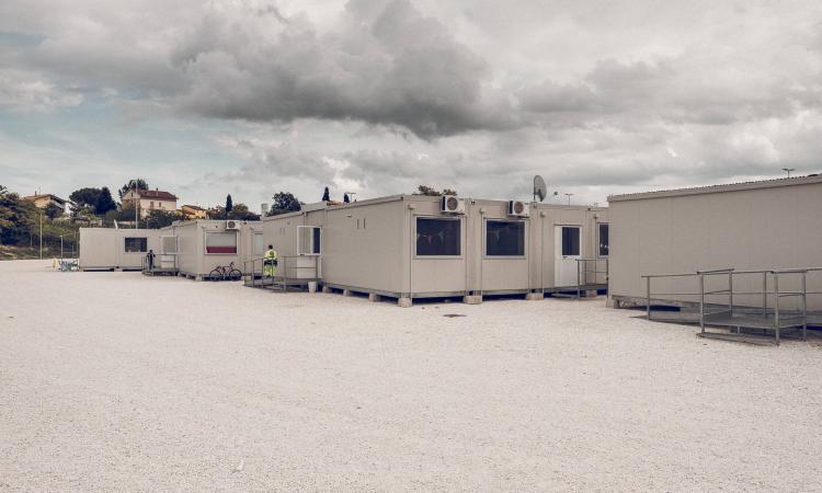Tolentino, volontari della Protezione Civile aggrediti nell'area container