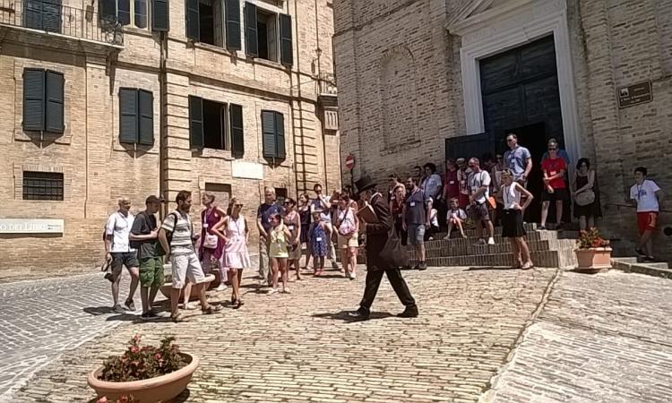 Boom di visitatori alla mostra di Marc Chagall a Recanati