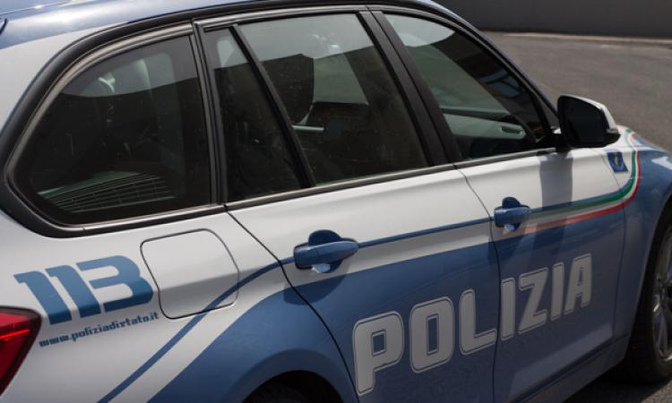 Corridonia, provoca incidente e scappa: rintracciato dalla Stradale