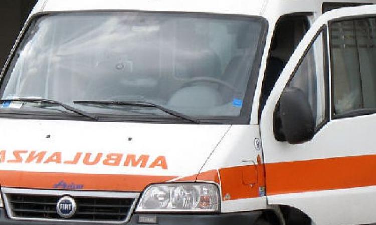 Investito da un'auto a Cingoli: trasportato all'ospedale