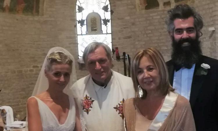 Michele e Pamela uniti in matrimonio da Don Luigi Ciotti