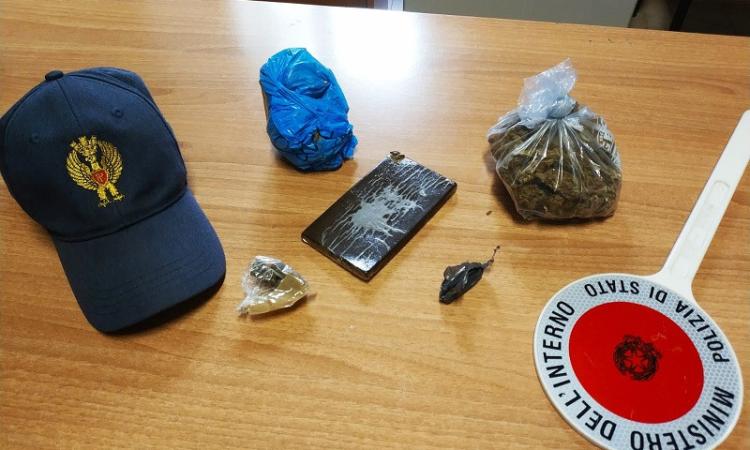 Macerata, nel parco il deposito dei pusher