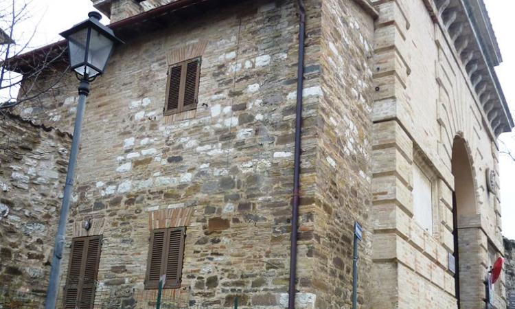 Sisma, affidati i lavori di riparazione dell'alloggio di Porta Romana a San Severino Sisma, affidati i lavori di riparazione dell'alloggio di Porta Romana a San Severino