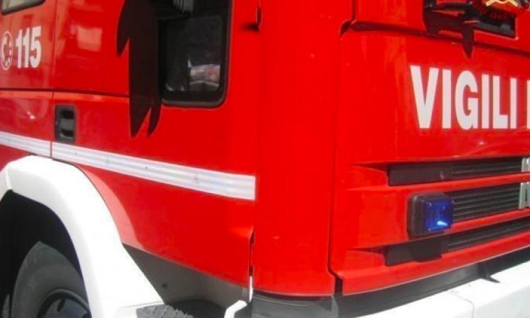 Cingoli, fiamme in un appartamento: in tre soccorsi dai vigili del fuoco