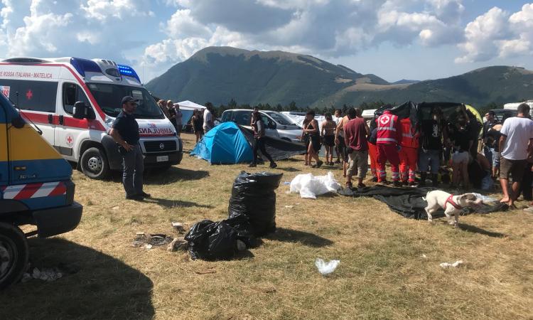 Travolti da un camper mentre sono in tenda al rave sul monte Vermenone: gravissima una ragazza