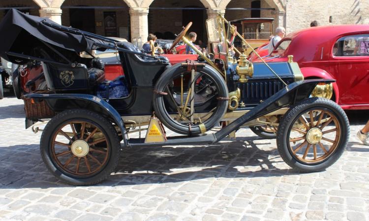 Apimarche 2018: il 25 e il 26 agosto Montelupone diventa la patria del miele Apimarche 2018: il 25 e il 26 agosto Montelupone diventa la patria del miele