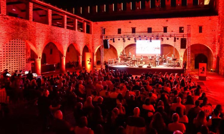 Biumor trionfa al Castello della Rancia nella prima giornata del Festival Biumor trionfa al Castello della Rancia nella prima giornata del Festival