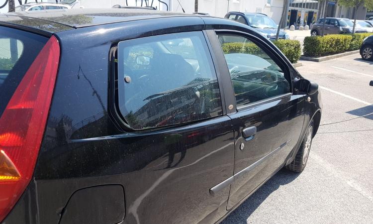 Ritrovata a Osimo l'auto usata per il "colpo dei parcometri" di Porto Recanati Ritrovata a Osimo l'auto usata per il "colpo dei parcometri" di Porto Recanati