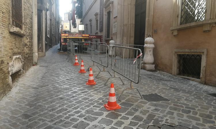 Macerata, intonaco pericolante a palazzo Buonaccorsi: interventi per la messa in sicurezza