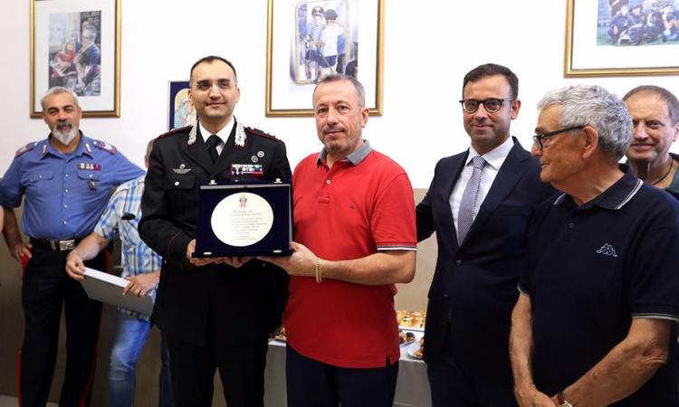 Saluti in caserma per il congedo del Luogotenente dell'Arma dei Carabinieri Roberto Pondi Saluti in caserma per il congedo del Luogotenente dell'Arma dei Carabinieri Roberto Pondi